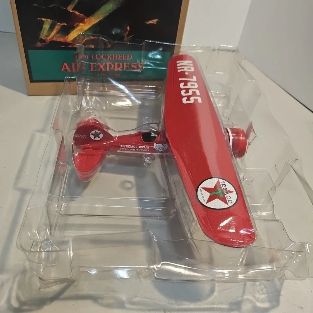 Wings of Texaco 1929 Lockheed Air Express 1st In the Series diecast Airplane